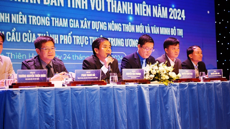 Chủ tịch Ủy ban nhân dân tỉnh Nguyễn Văn Phương cùng lãnh đạo các Sở, ban, ngành cấp tỉnh gởi gắm kỳ vọng thế hệ trẻ tiếp tục phát huy, tích cực tham gia xây dựng quê hương. Chủ tịch Ủy ban nhân dân tỉnh Nguyễn Văn Phương cùng lãnh đạo các Sở, ban, ngành cấp tỉnh gởi gắm kỳ vọng thế hệ trẻ tiếp tục phát huy, tích cực tham gia xây dựng quê hương.