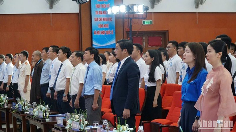 Đại diện lãnh đạo Tỉnh ủy và các ban, ngành trong tỉnh đến dự, chỉ đạo đại hội.