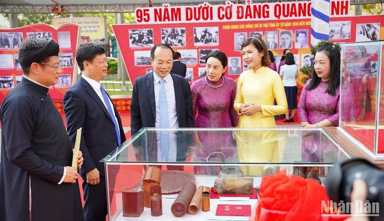 Những tư liệu, hình ảnh trưng bày một lần nữa minh chứng hùng hồn cho tinh thần bất khuất của quân và dân Huế. Những tư liệu, hình ảnh trưng bày một lần nữa minh chứng hùng hồn cho tinh thần bất khuất của quân và dân Huế.