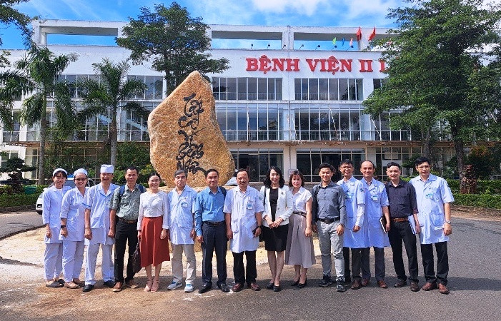 Đoàn công tác tại Bệnh viện II Lâm Đồng.