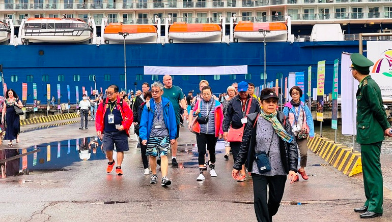 Trong năm 2023, cảng Chân Mây đón 25 chuyến tàu du lịch cập cảng đưa hơn 50.000 khách du lịch quốc tế và thành viên thủy thủ.