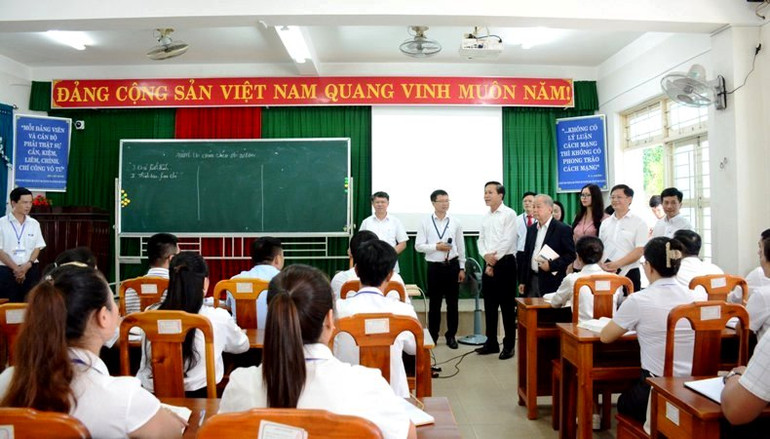 Đoàn khảo sát tham quan lớp bồi dưỡng chính trị của học viên tại nhà trường. Đoàn khảo sát tham quan lớp bồi dưỡng chính trị của học viên tại nhà trường.
