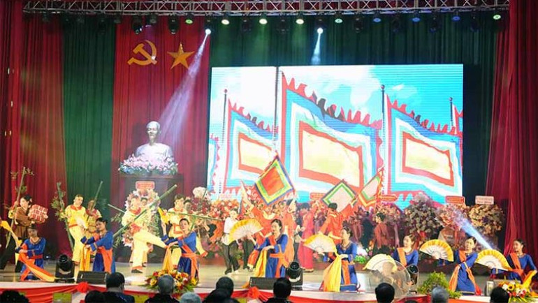 Các tiết mục văn nghệ chào mừng tại lễ kỷ niệm.