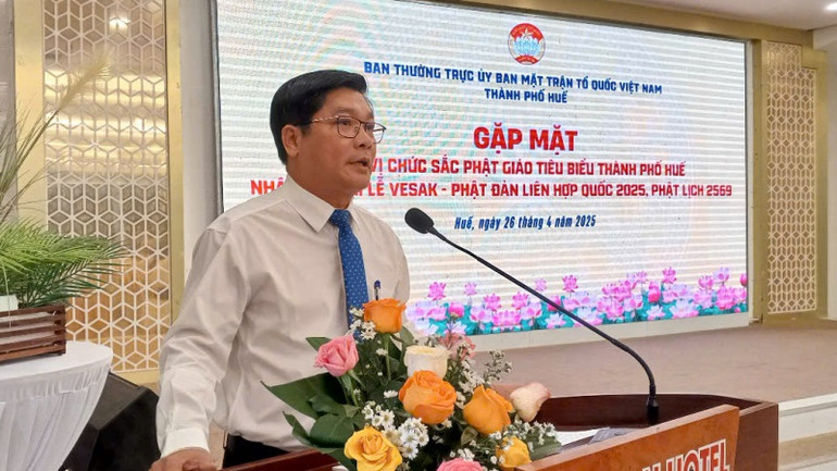 Hội nghị nghe ông Nguyễn Chí Tài, Phó Chủ tịch Ủy ban nhân dân thành phố Huế thông tin một số nét nổi bật về tình hình kinh tế-xã hội của thành phố. Hội nghị nghe ông Nguyễn Chí Tài, Phó Chủ tịch Ủy ban nhân dân thành phố Huế thông tin một số nét nổi bật về tình hình kinh tế-xã hội của thành phố.