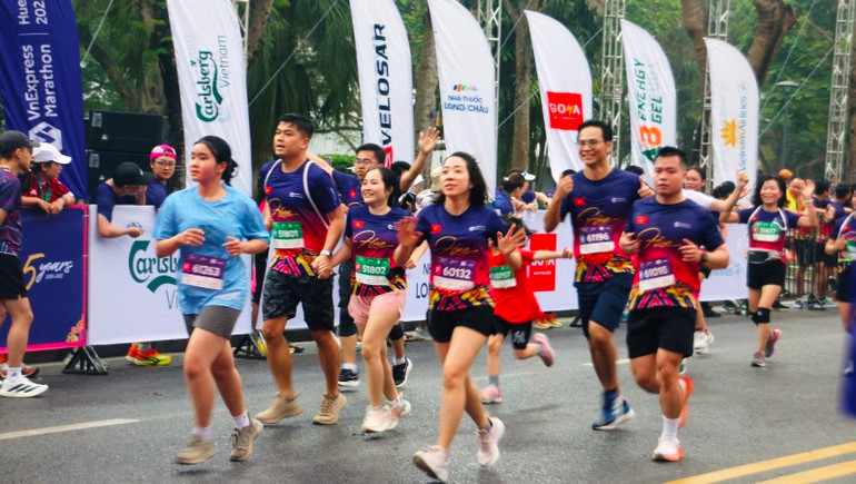Sôi động Giải VnExpress Marathon Huế 2025 ảnh 14
