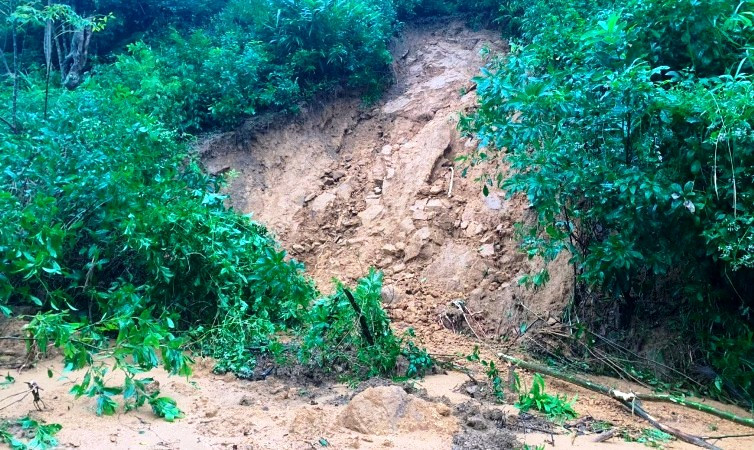 Tại các huyện miền núi tỉnh Thừa Thiên Huế có nhiều điểm nguy cơ sạt lở vào mùa mưa bão.