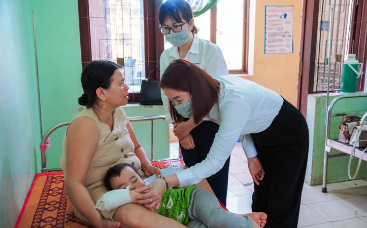 Ấm áp “Bữa cơm yêu thương” đến với bệnh nhân nghèo ảnh 6