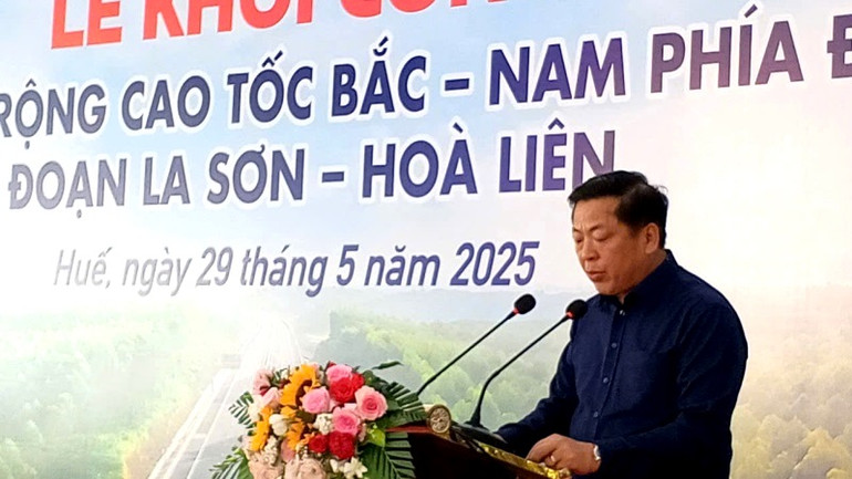 Bộ trưởng Xây dựng Trần Hồng Minh phát lệnh khởi công Dự án mở rộng cao tốc bắc-nam phía đông đoạn La Sơn-Hòa Liên.