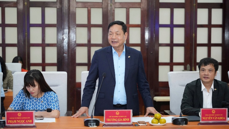 Chủ tịch Hội đồng quản trị Tập đoàn FPT Trương Gia Bình phát biểu tại buổi làm việc. Chủ tịch Hội đồng quản trị Tập đoàn FPT Trương Gia Bình phát biểu tại buổi làm việc.