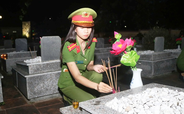 Tuổi trẻ Thừa Thiên Huế cùng thế hệ trẻ hôm nay nguyện kế tục sự nghiệp cách mạng vẻ vang của Đảng.