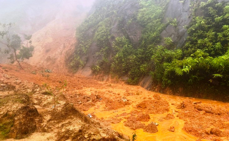 Mưa lớn, nước lũ đang lên nhanh, có thể gây ngập lụt ở nhiều vùng thấp trũng, khả năng gây lũ quét, sạt lở đất ở vùng đồi núi, ven sông suối.