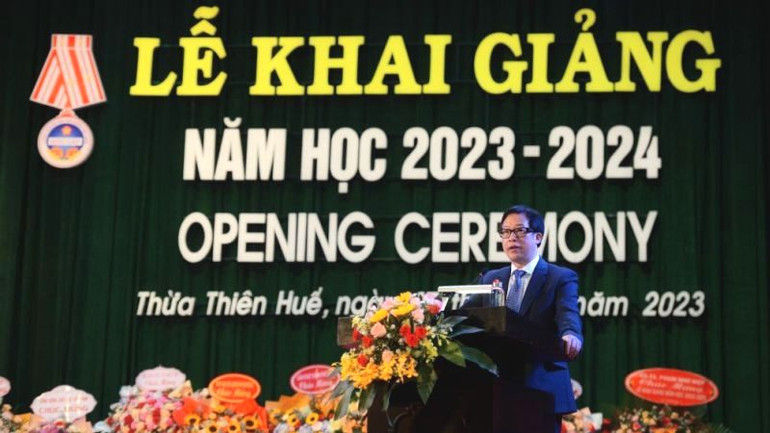 PGS.TS. Lê Anh Phương, Giám đốc Đại học Huế đọc diễn văn khai giảng năm học mới.