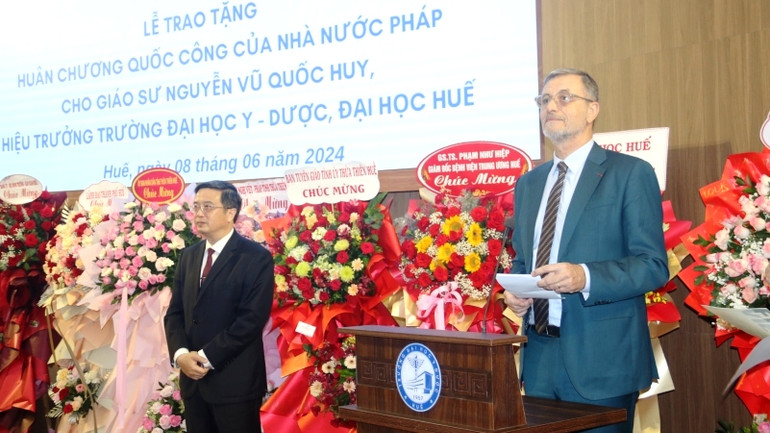 Đại sứ Cộng hòa Pháp tại Việt Nam Olivier Brochet phát biểu tại buổi lễ.