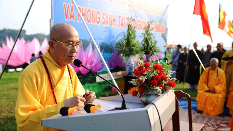 Hòa thượng Thích Khế Chơn, Phó Chủ tịch Hội đồng Trị sự, Trưởng Ban Trị sự Giáo hội Phật giáo Việt Nam tỉnh, Trưởng Ban tổ chức Đại lễ Phật đản tại Huế chia sẻ tại buổi lễ.