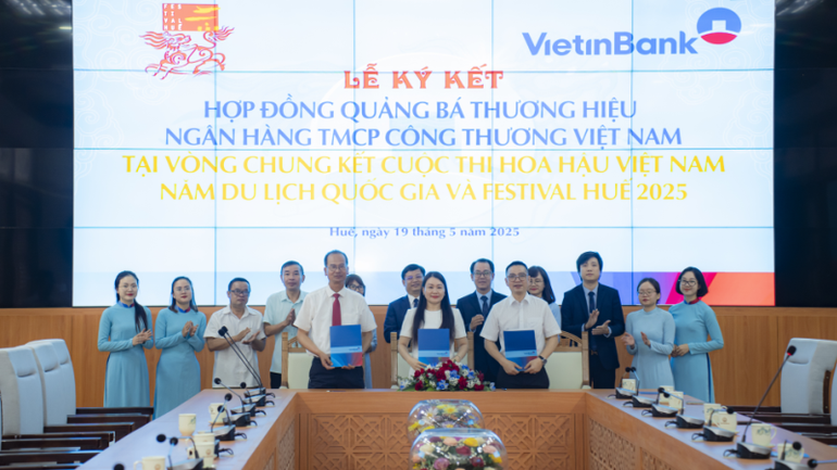 Ban Tổ chức Festival Huế 2025 ký kết hợp đồng tài trợ với Ngân hàng VietinBank.