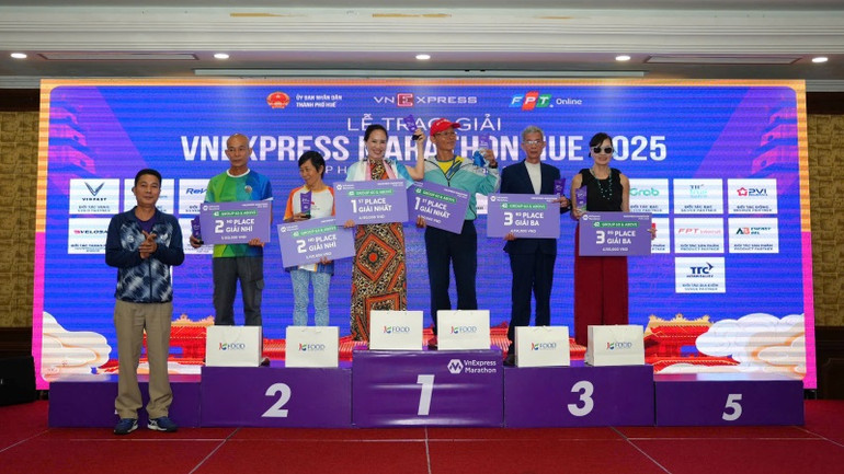 Sôi động Giải VnExpress Marathon Huế 2025 ảnh 28