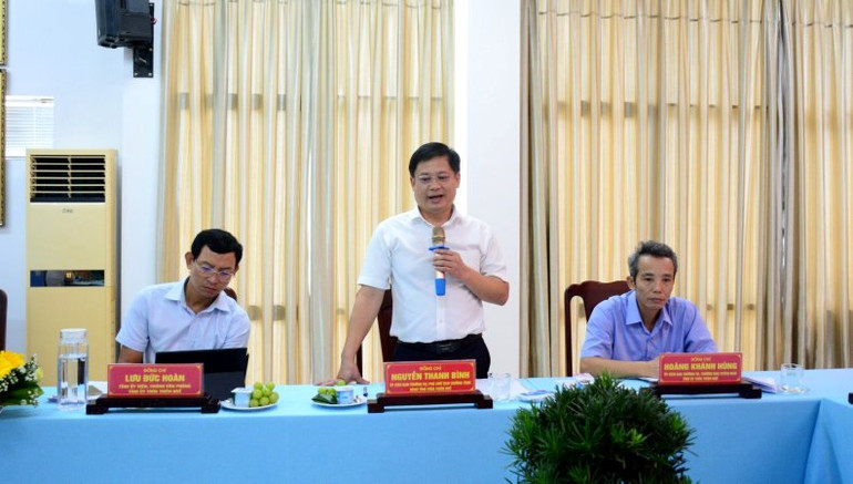 Các đại biểu đóng góp ý kiến tại buổi làm việc của Đoàn khảo sát với nhà trường. Các đại biểu đóng góp ý kiến tại buổi làm việc của Đoàn khảo sát với nhà trường.