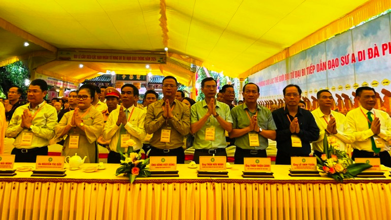 Đại lễ Cầu siêu với mục đích cầu nguyện cho linh hồn các nạn nhân không may bị tử vong do tai nạn giao thông.