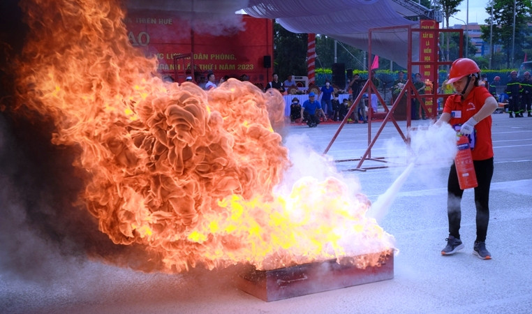 Hội thao là một trong những hoạt động nhân Kỷ niệm 22 năm Ngày toàn dân phòng cháy chữa cháy.