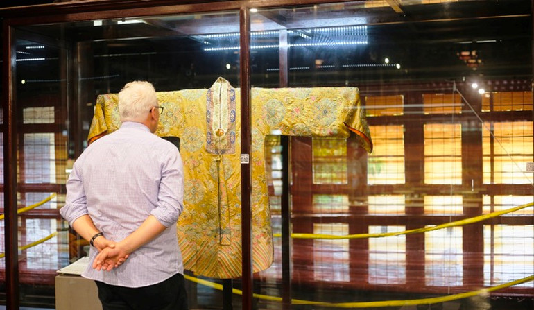 Triển lãm thu hút các chuyên gia nước ngoài đến xem, nghiên cứu.