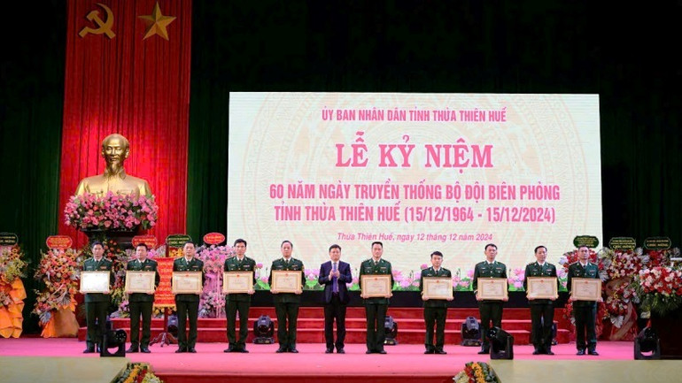 10 tập thể của Bộ đội Biên phòng tỉnh vinh dự được nhận Bằng khen của Chủ tịch Ủy ban nhân dân tỉnh. 10 tập thể của Bộ đội Biên phòng tỉnh vinh dự được nhận Bằng khen của Chủ tịch Ủy ban nhân dân tỉnh.