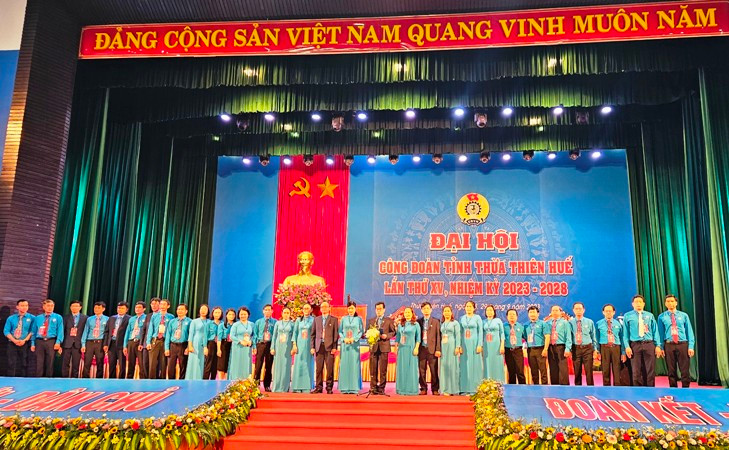 Chấp hành Liên đoàn Lao động tỉnh khóa XV, nhiệm kỳ 2023-2028 ra mắt tại Đại hội.