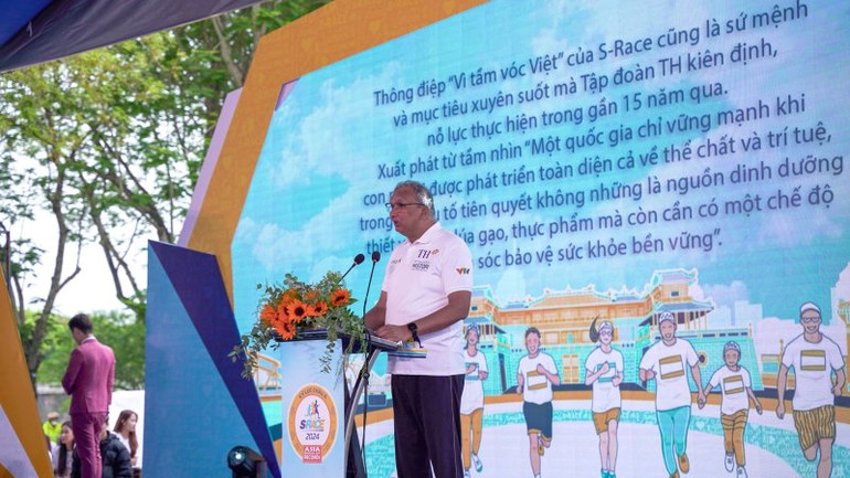 Đại diện ban lãnh đạo Tập đoàn TH, ông Vijay Kumar Pandey nói: “Đây là năm thứ tư, Tập đoàn TH tự hào tiếp tục đồng hành cùng S-Race”.