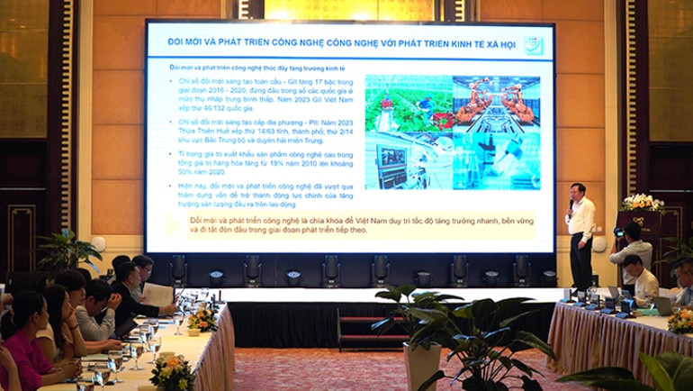 Các đại biểu trao đổi, chia sẻ tại hội thảo. Các đại biểu trao đổi, chia sẻ tại hội thảo.