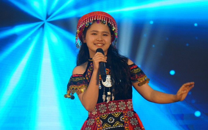 Thiếu nhi các dân tộc các tỉnh trong khu vực tham gia biễn diễn các tiết mục văn nghệ.