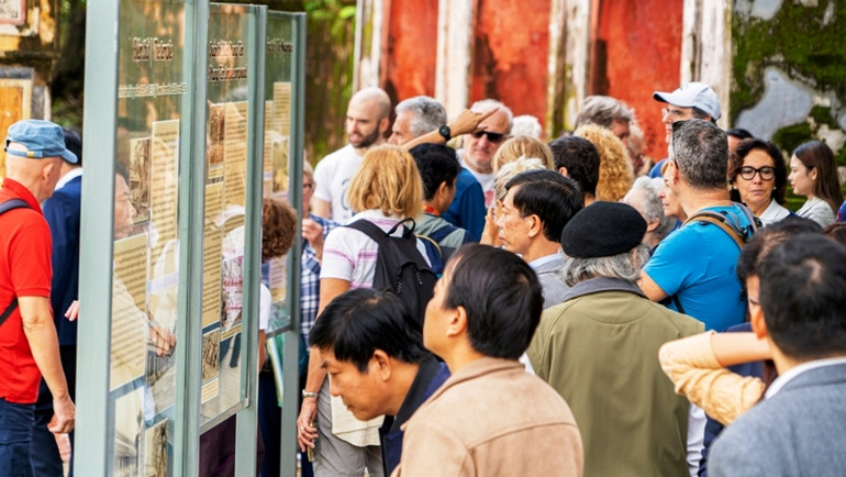 Triển lãm thu hút đông đảo du khách trong và ngoài nước tham gia.