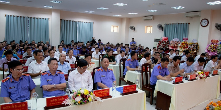 Lãnh đạo Viện KSND tối cao, tỉnh Thừa Thiên Huế và các ban, ngành cùng đông đảo cán bộ lãnh đạo Viện KSND 2 cấp tỉnh Thừa Thiên Huế tham dự.