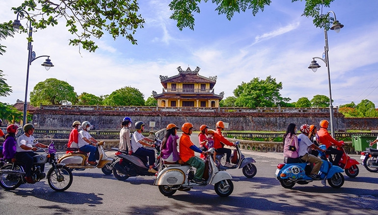 Huế phát triển kinh tế đi đôi với bảo tồn di sản văn hóa.