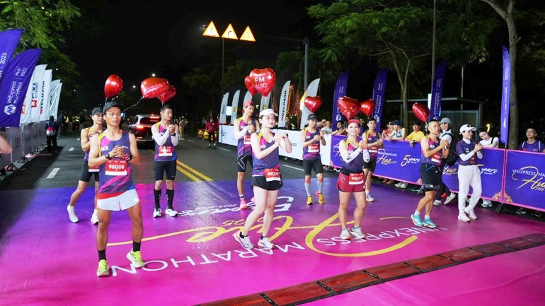 Sôi động Giải VnExpress Marathon Huế 2025 ảnh 4