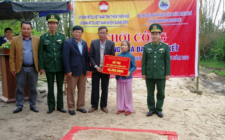 Các cơ quan, đơn vị trong tỉnh cũng đã hỗ trợ xây dựng nhà ở cho hộ nghèo tại huyện A Lưới. (Ảnh: MT)