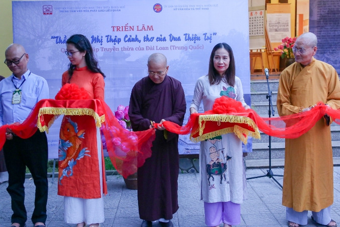 Khai mạc không gian trưng bày áo dài tại cung An Định, Huế ảnh 4