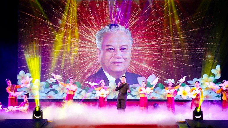 Tiết mục hát múa "Bác Cay Xỏn Trong Trái Tim Tôi".