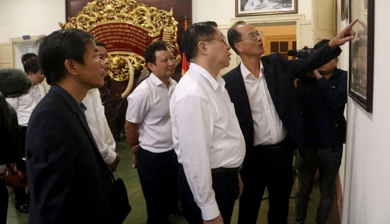 Bí thư Trung ương Đảng, Trưởng Ban Tuyên giáo Trung ương Nguyễn Trọng Nghĩa thăm và làm việc tại Trung tâm Bảo tồn di tích cố đô Huế.