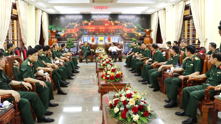 .Đại tướng Phan Văn Giang cùng Đoàn công tác làm việc tại Bộ Chỉ huy Quân sự tỉnh Thừa Thiên Huế.