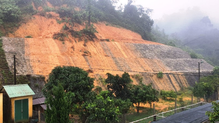 Huyện A Lưới đã yêu cầu các lực lượng đặc biệt chú trọng những điểm có nguy cơ sạt lở cao và ngập lụt, nhất là dọc tuyến đường Hồ Chí Minh qua địa bàn.