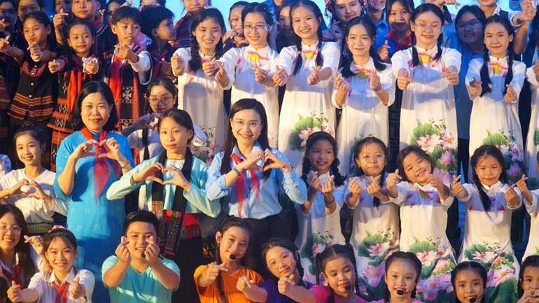 Chương trình có sự tham gia của hơn 200 thiếu nhi đến từ 6 tỉnh trong khu vực Bắc Trung Bộ.