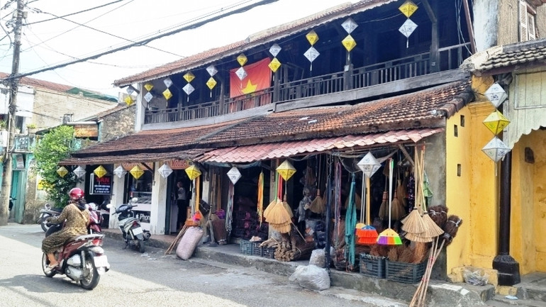 Trong giai đoạn 2023-2026, thành phố Huế sẽ triển khai tu bổ, chống xuống cấp 7 ngôi nhà rường ở phố cổ Bao Vinh.