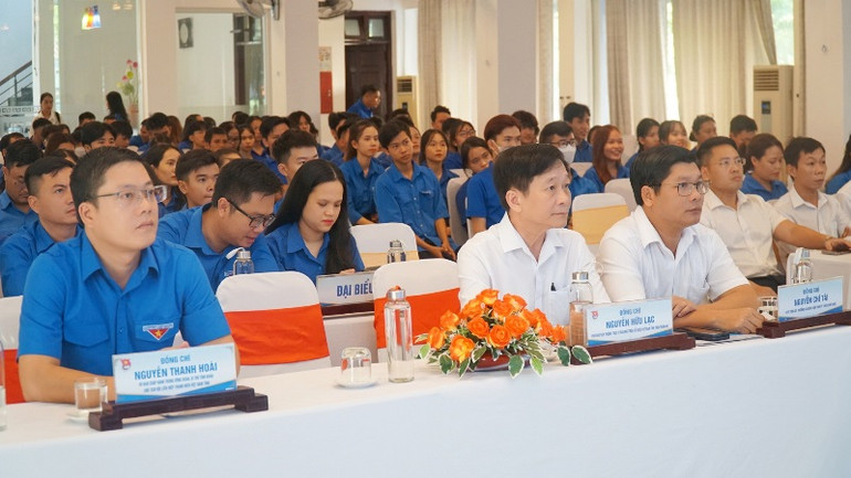 Các đại biểu tham dự chương trình công bố nền tảng số “Đoàn Thanh niên” trên Hue-S.