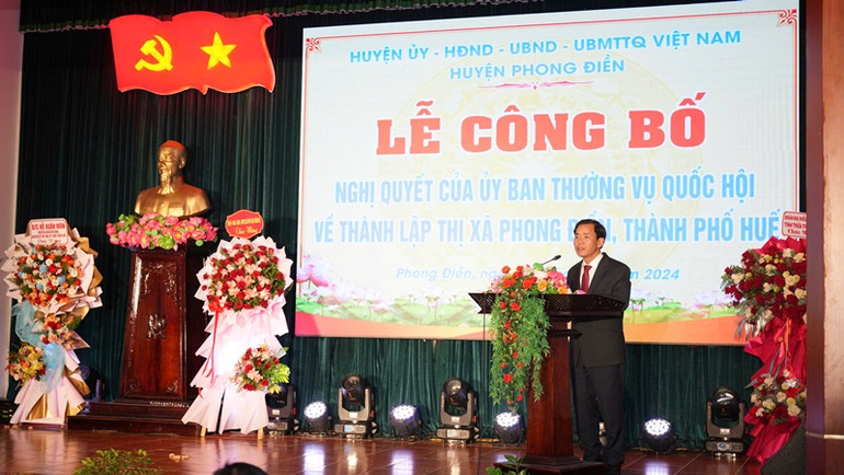 Đồng chí Nguyễn Văn Phương, Phó Bí thư Tỉnh ủy, Chủ tịch Ủy ban nhân dân tỉnh phát biểu chỉ đạo tại buổi lễ.