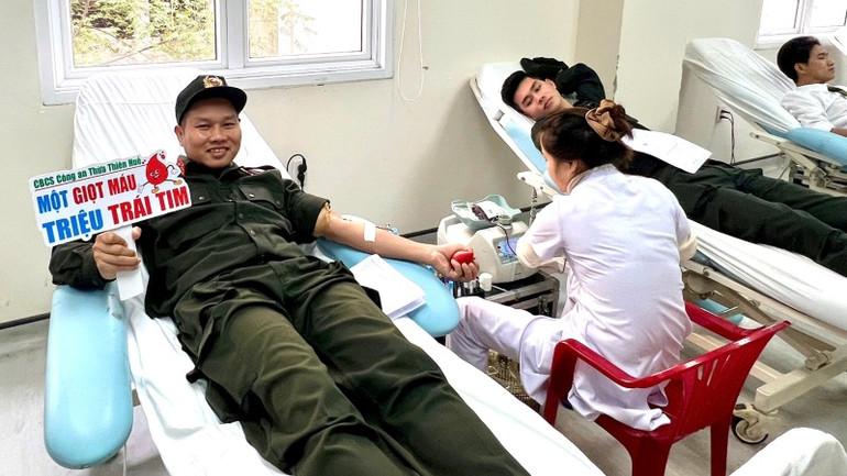 Với phương châm “Mỗi giọt máu cho đi, một cuộc đời ở lại”, phong trào hiến máu tình nguyện đã lan tỏa rộng khắp trong cộng đồng xã hội.