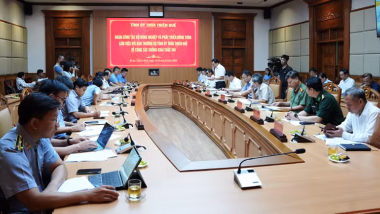 Đoàn công tác của Bộ Nông nghiệp và Phát triển nông thôn làm việc với Ban Thường vụ Tỉnh ủy Thừa Thiên Huế.