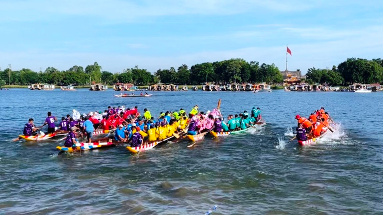 Giải thu hút hơn 300 vận động viên của của 9 đơn vị là các phường, xã thuộc 9 huyện, thị xã và thành phố tham gia.