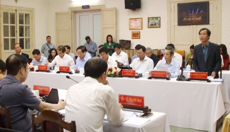 Chủ tịch Ủy ban nhân dân tỉnh Thừa Thiên Huế Nguyễn Văn Phương phát biểu tại buổi làm việc.