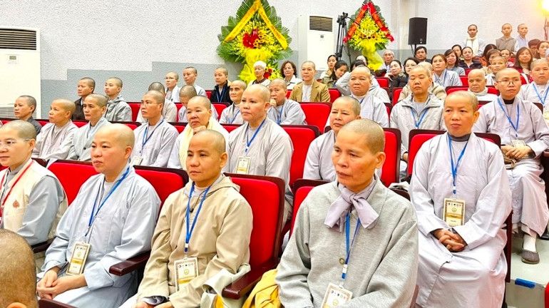 Chư ni trong các Ban, Viện thuộc Trung ương Giáo hội Phật giáo Việt Nam, Ban Trị sự Giáo hội Phật giáo tỉnh, Học viện Phật giáo Việt Nam và các tu viện, chùa, tịnh thất tại Thừa Thiên Huế dự hội thảo.