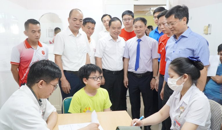 Hoạt động tư vấn, khám sàng lọc bệnh tim miễn phí cho trẻ em nghèo tại Thừa Thiên Huế.