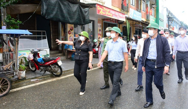 Quan điểm chỉ đạo chung của Tỉnh ủy là sớm khắc phục những khó khăn, ổn định cuộc sống, kinh doanh buôn bán của các tiểu thương và người dân trên địa bàn huyện. Quan điểm chỉ đạo chung của Tỉnh ủy là sớm khắc phục những khó khăn, ổn định cuộc sống, kinh doanh buôn bán của các tiểu thương và người dân trên địa bàn huyện.